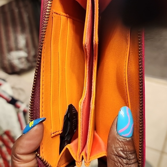 Red wristlet - Picture 2 of 2